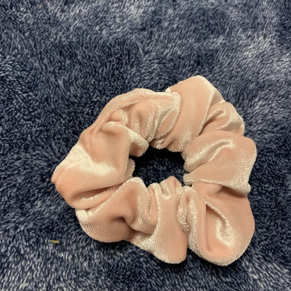 Scrunchie - Picture 4 of 4